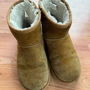 Koolaburra by UGG girls boots size 2